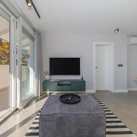 Pied-a-terre By Belmont Realty *