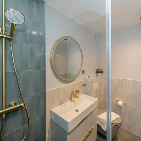 Pied-a-terre By Belmont Realty * Zára