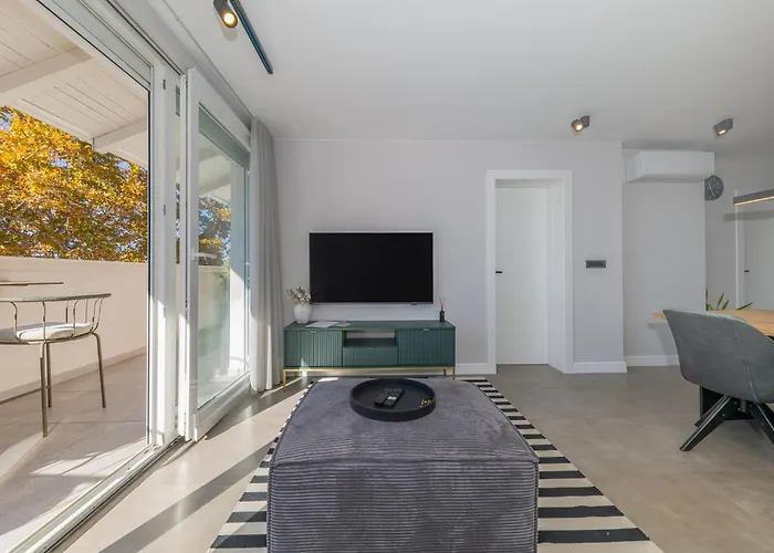 Pied-a-terre By Belmont Realty *