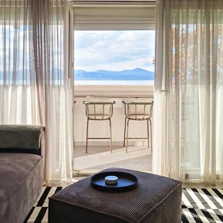 Apartment Pied-a-terre By Belmont Realty *