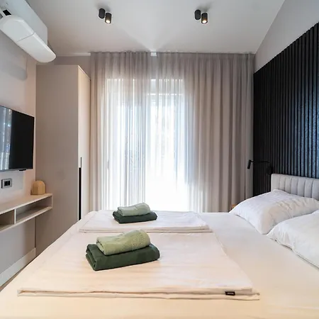 Pied-a-terre By Belmont Realty זאדאר