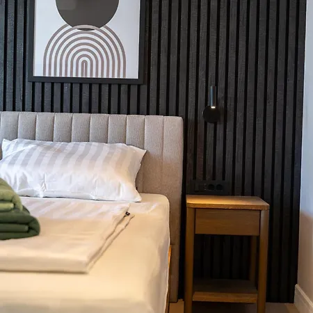 Pied-a-terre By Belmont Realty 아파트
