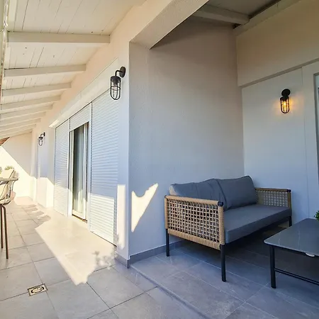 Apartment Pied-a-terre By Belmont Realty *