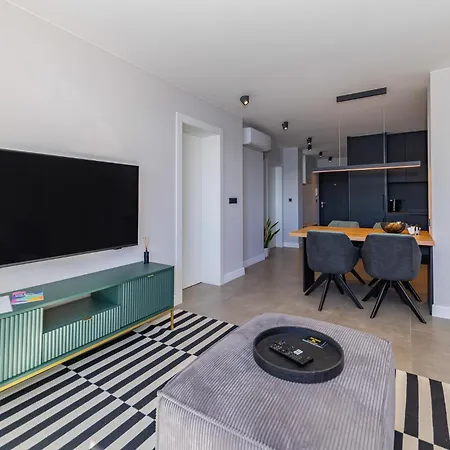 Pied-à-terre By Belmont Realty *