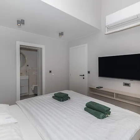 Pied-a-terre By Belmont Realty דירה *